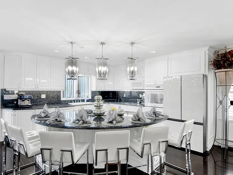 27 Woodside Ave #A — Photo 7