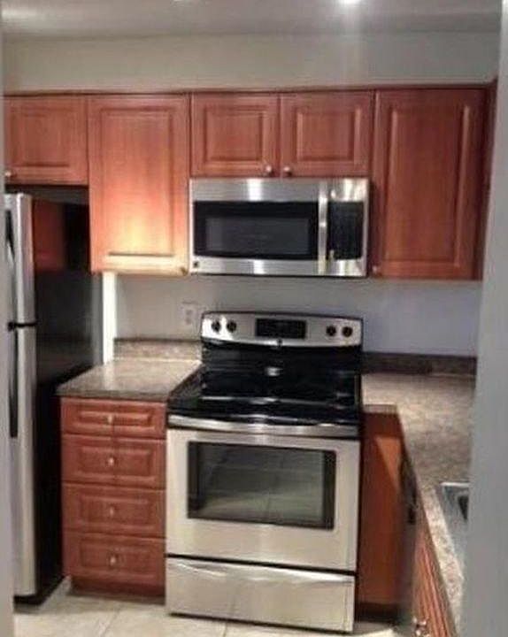 1st image of 18104 Glenmoor Dr