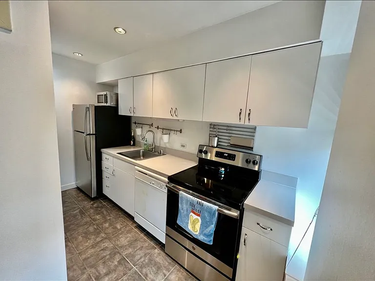 40 E 9th St #1012 — Photo 6