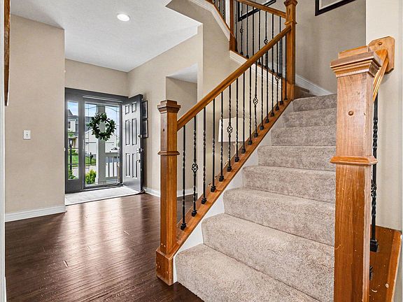 5th image of 120 Sourwood St
