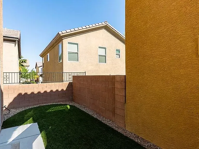 514 Brinkburn Point Ave — Photo 2