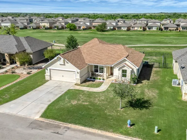 129 Fairway Dr, Floresville, TX 78114