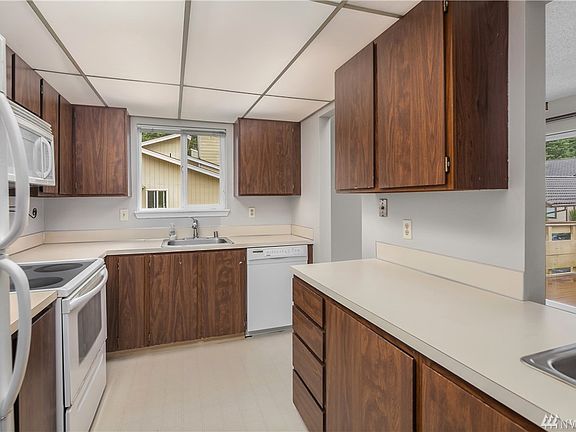 5th image of 14133 NE 7th Pl #F4