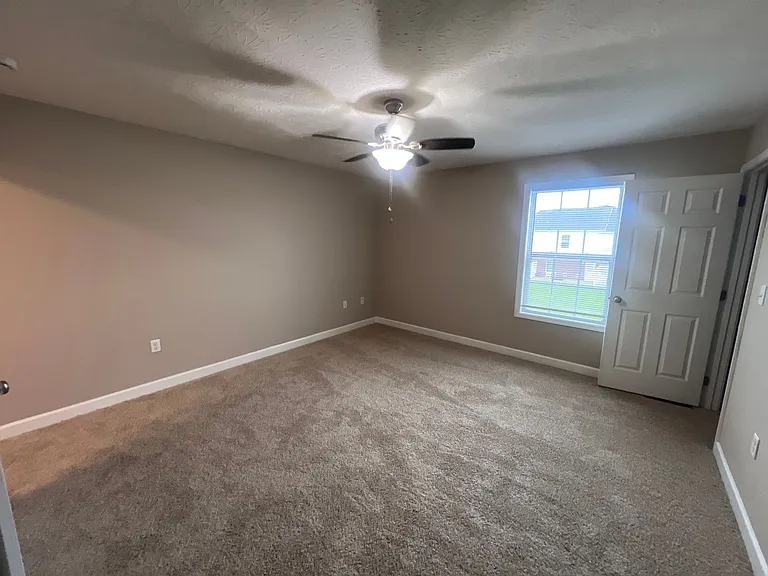 736 Village Creek Dr — Photo 17
