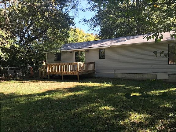 3rd image of 1241 N Sang Ave