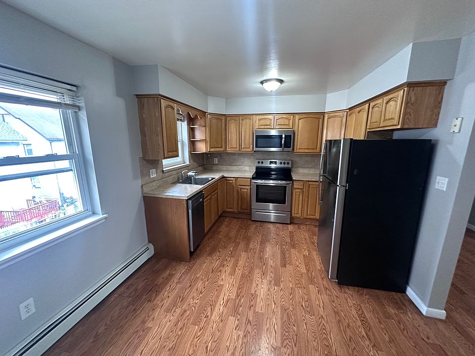 1st image of 81-83 Richard St #C3