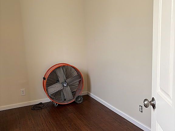 4th image of 114 Maine Ave