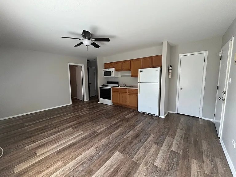 1039 N McAree Rd — Photo 3