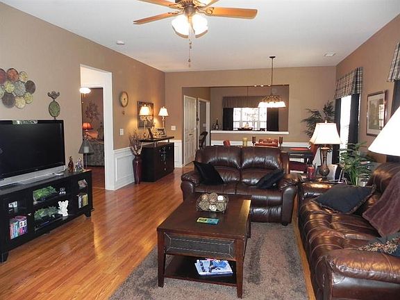 4th image of 19106 Mallard Dr