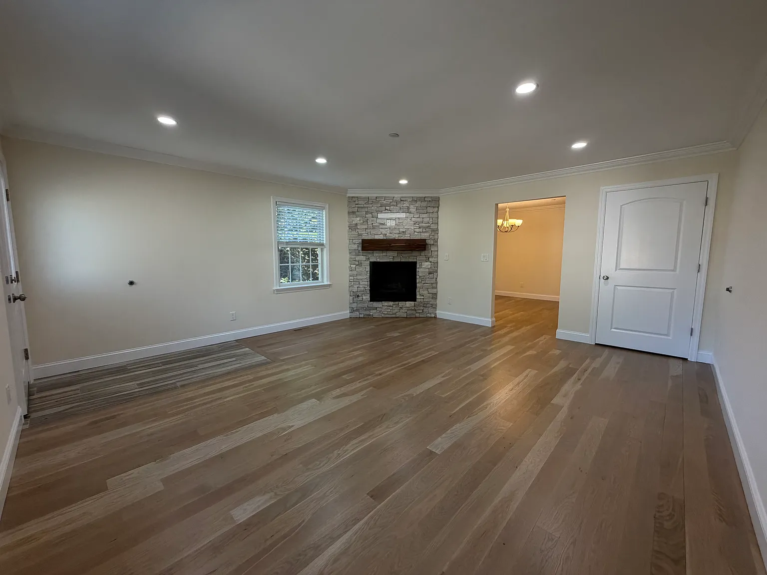 4 bed, 3.5 bath, 2700 sqft, $7,500 — Photo 2