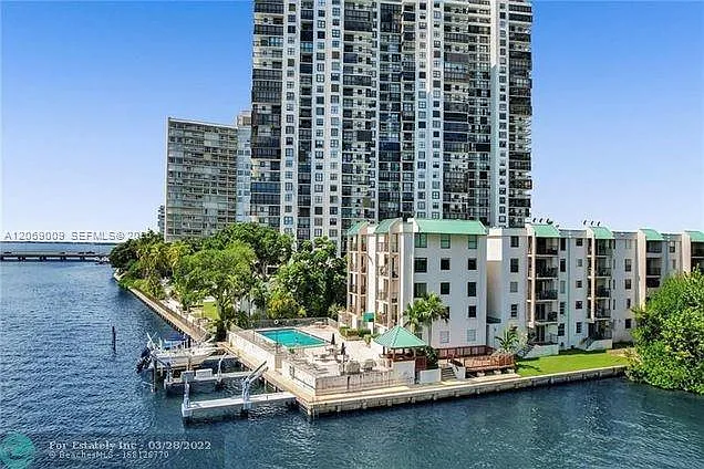 2201 Brickell Ave #96
