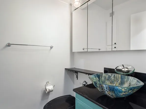 150 East 61st Street image 9 of 14