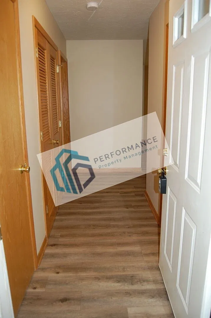 Well Maintained in Arnold Heights! — Photo 3