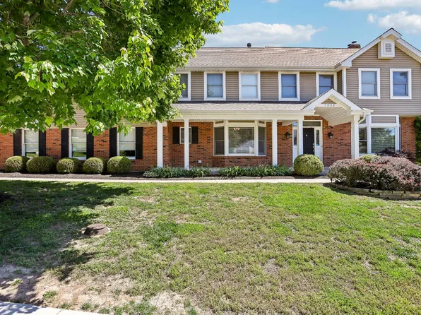 1332 Chesterfield Estates Dr, Chesterfield, MO 63005