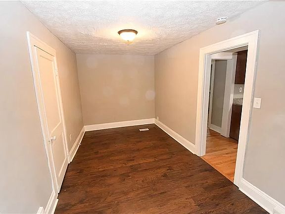 4th image of 1828 E 298th St
