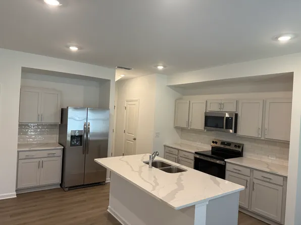 5377 Frontier Ct, Flowery Branch, GA 30542