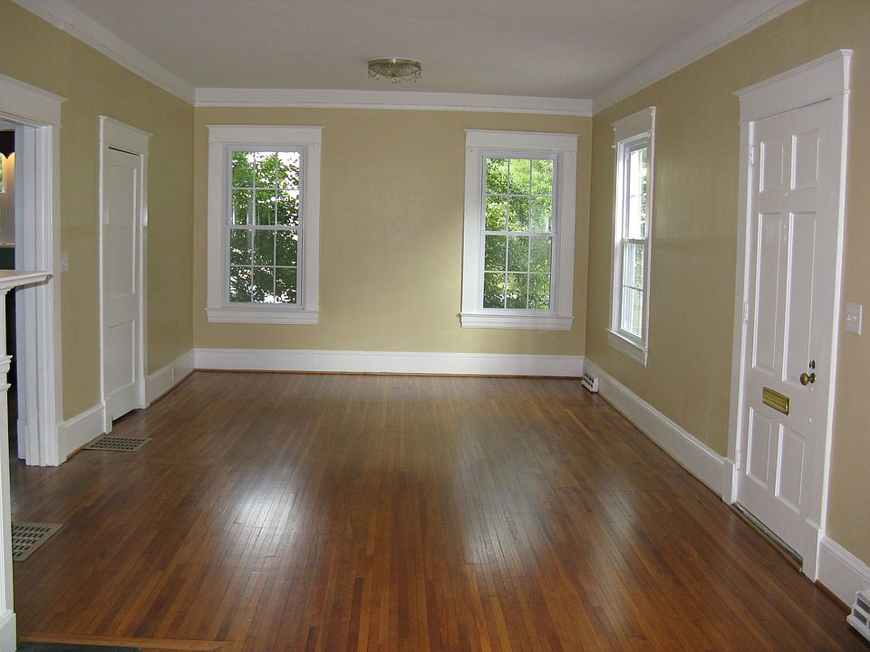 Living room/dining room (facing dining area)