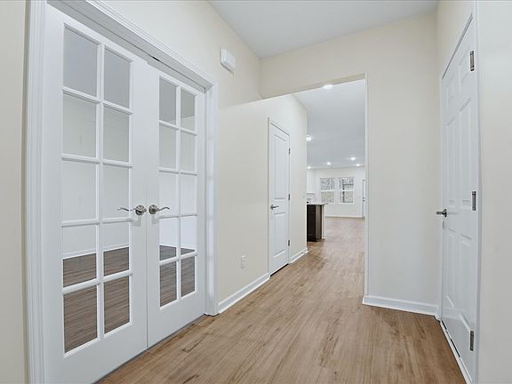 4th image of 293 Brook Ave