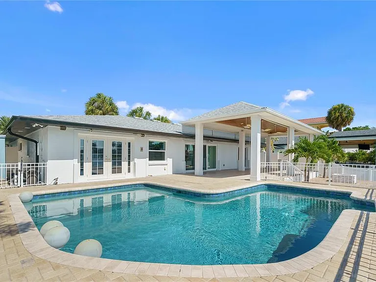 3924 Versailles Dr — Photo 23