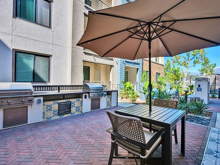 Downtown Ontario Luxury Apartments — Photo 94