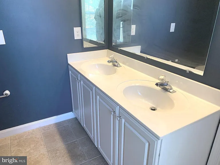 7931 Carriage Dr — Photo 25
