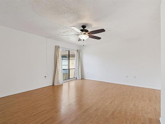 5th image of 2811 SW Archer Rd APT A2