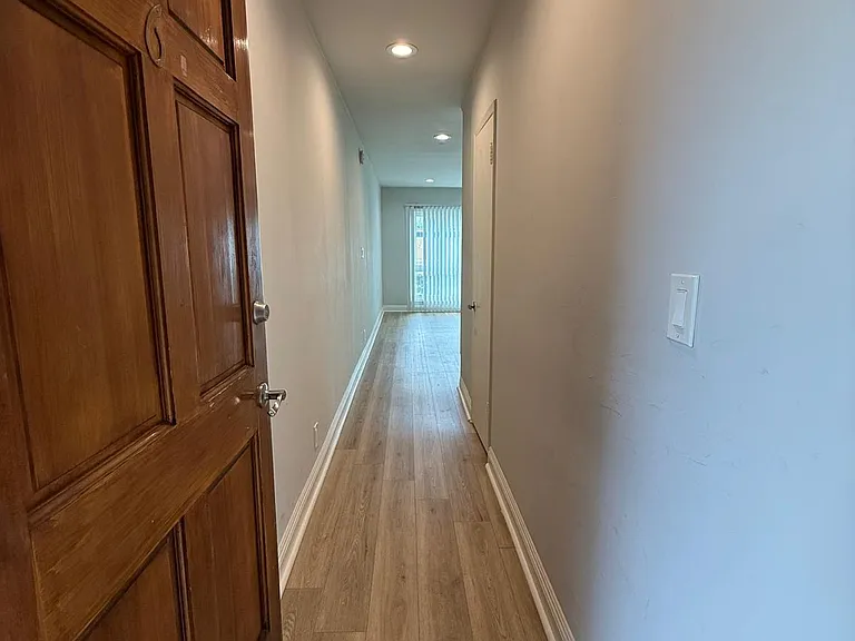 Encino Royal — Photo 11