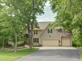 30182 Pinecrest Dr, Spring Hill, KS 66083