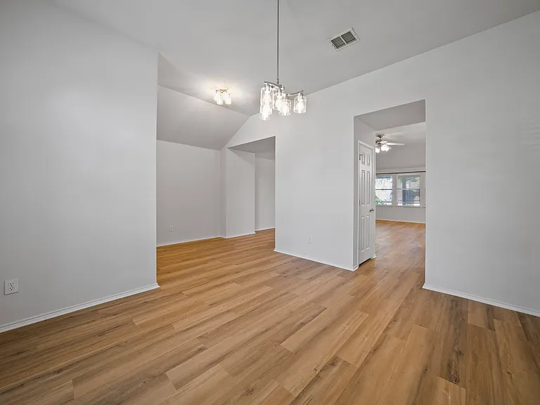 3904 Oakhurst Ln — Photo 5