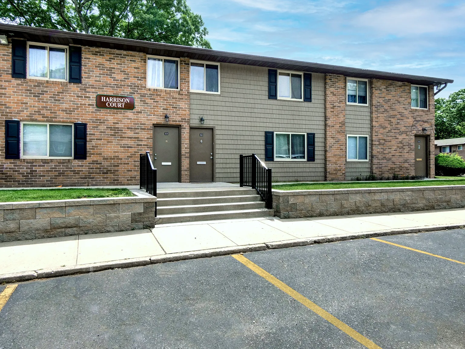 Oakview Apartments — Photo 3
