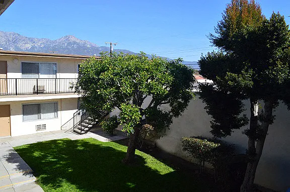 1374 N 5th Ave — Photo 12