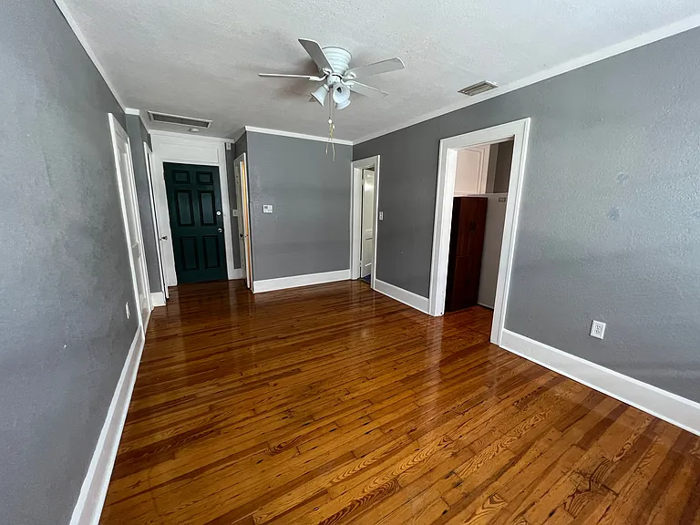 456 13th Ave NE #9 — Photo 2