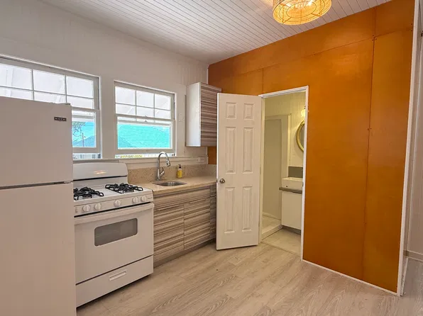 735 9th Ave #C, Honolulu, HI 96816