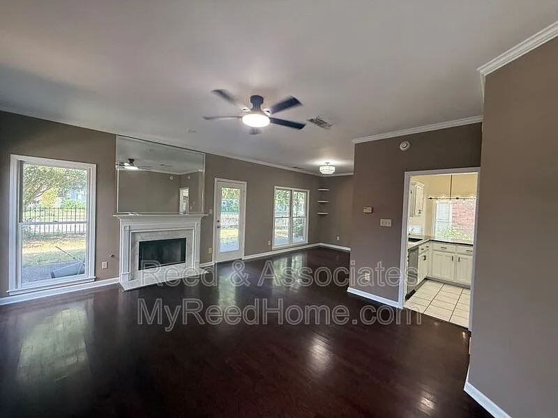 3 bed, 2.5 bath, 1890 sqft, $2,595 — Photo 2