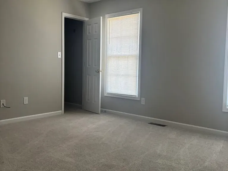 102 Maple Grove Ct — Photo 9
