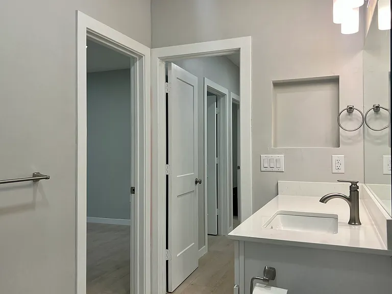 1115 E 400 N — Photo 12