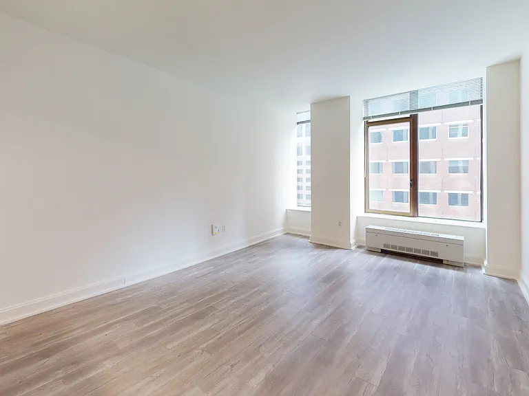 10 Hanover Square — Photo 129