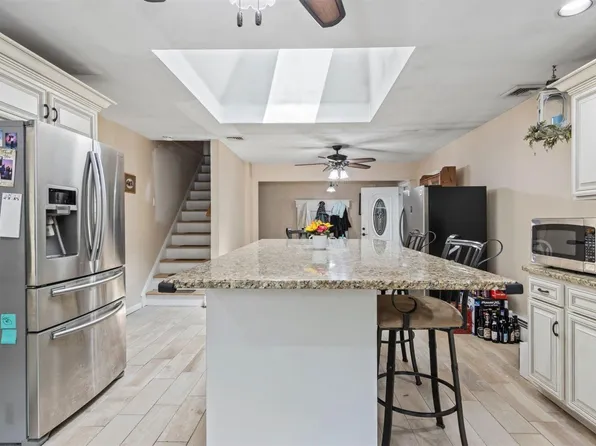 292 Dayton Avenue, Manorville, NY 11949