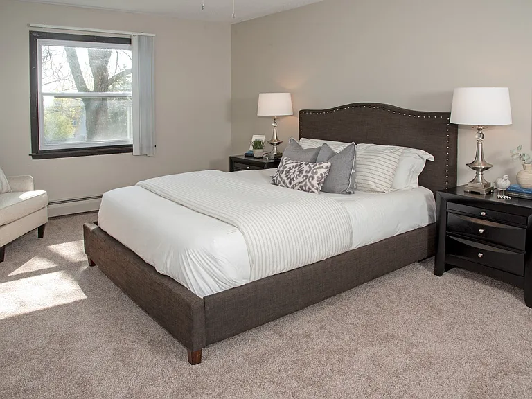 Chateau Apartments — Photo 9