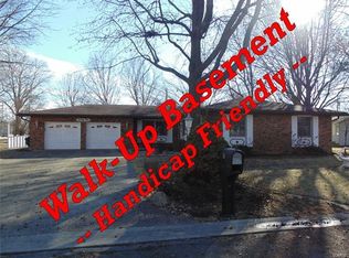 24 Black Oak Dr, Highland, IL