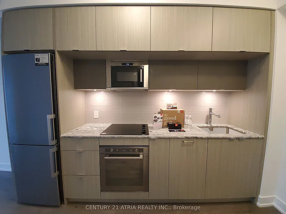 585 Bloor St E #2719