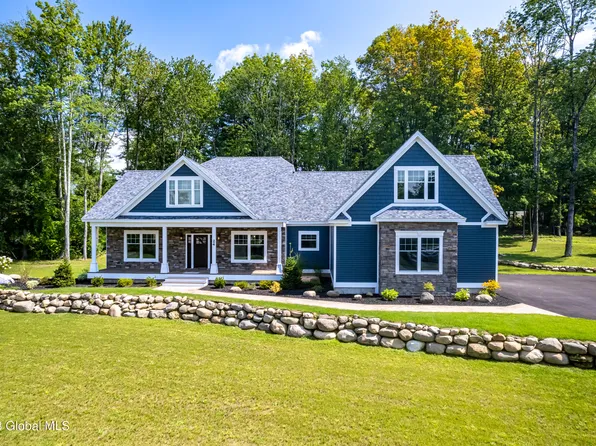 24 Beacon Hollow Way, Queensbury, NY 12804