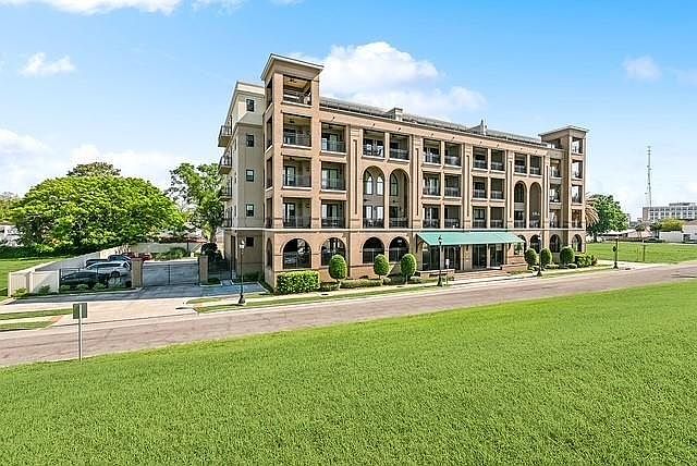 1st image of 504 Ist St #102