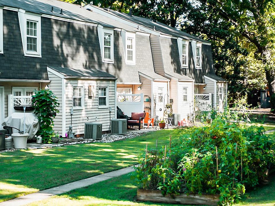 In addition to large patios with privacy fencing, you can partake in our community garden.