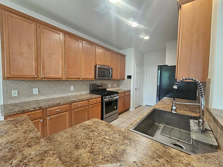 3219 Victorian Manor Ln — Photo 21