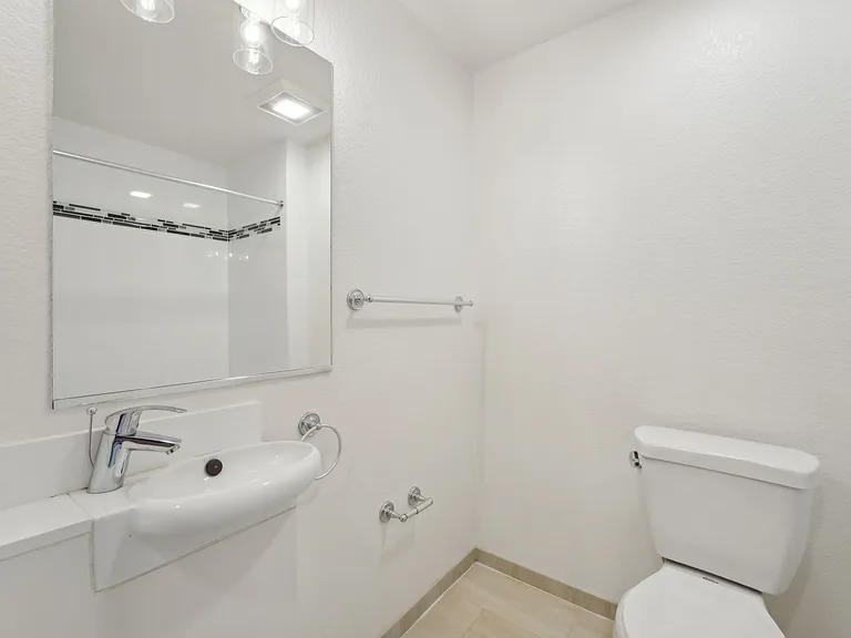 Addison Arts Apartments — Photo 113