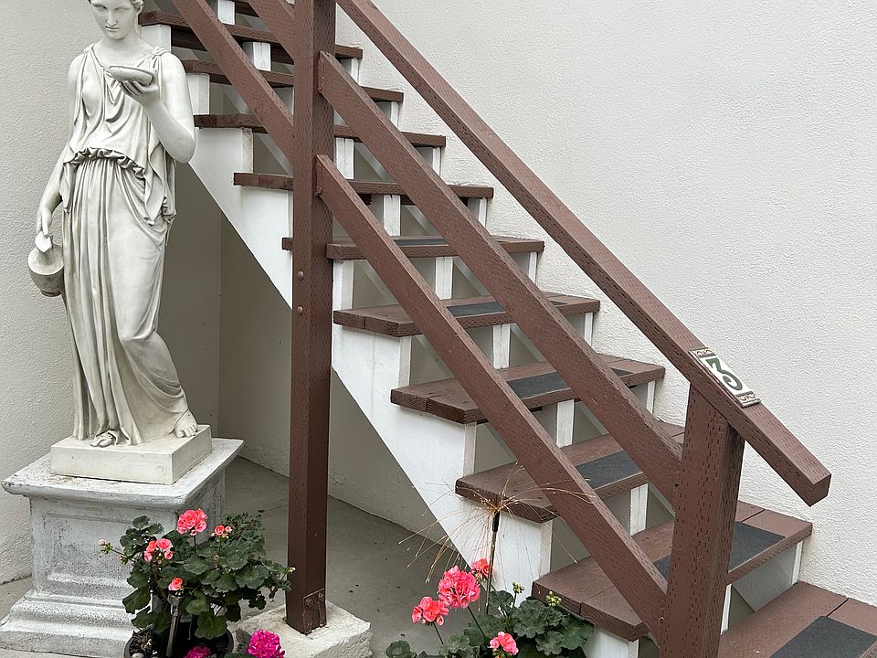 1st image of 304 Marguerite Ave #3