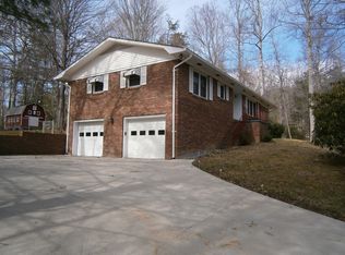 212 Fallen Timber Rd, Hendersonville, NC 28791