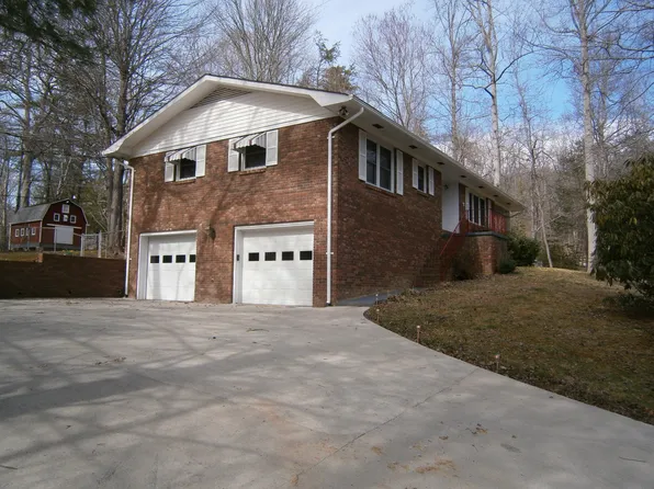 212 Fallen Timber Rd, Hendersonville, NC 28791