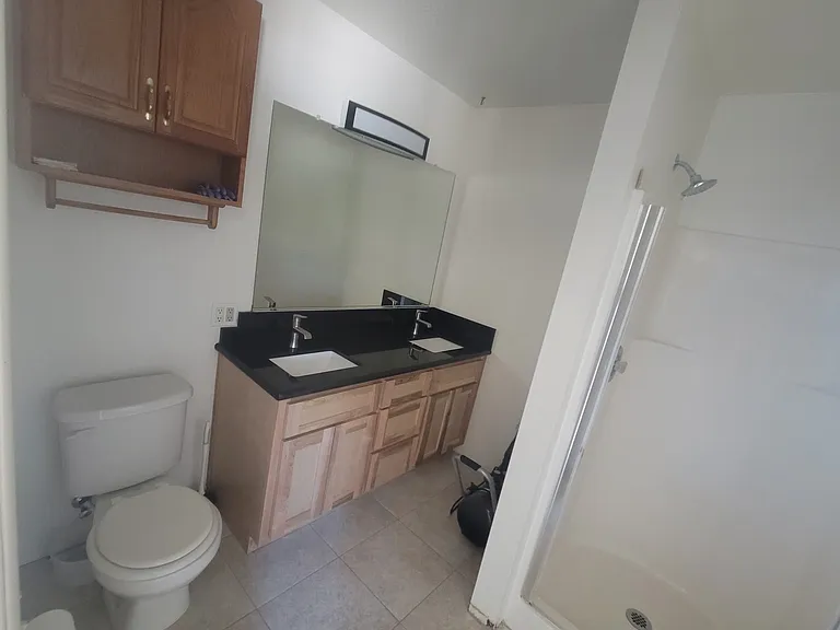 Lincoln Ave — Photo 16